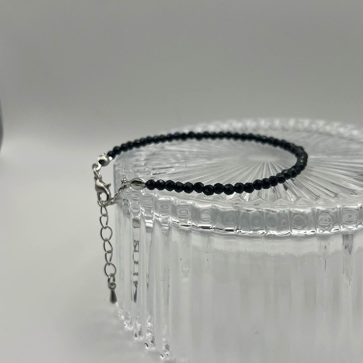 Браслет с граненой черной шпинелью – устойчивость