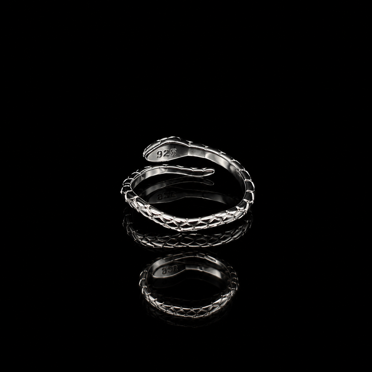 Virelia Snake Ring